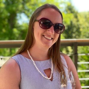 Meet your Posher, Angela